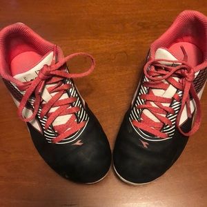 Size 13.5 Girls Diadora Soccer Cleats ⚽️